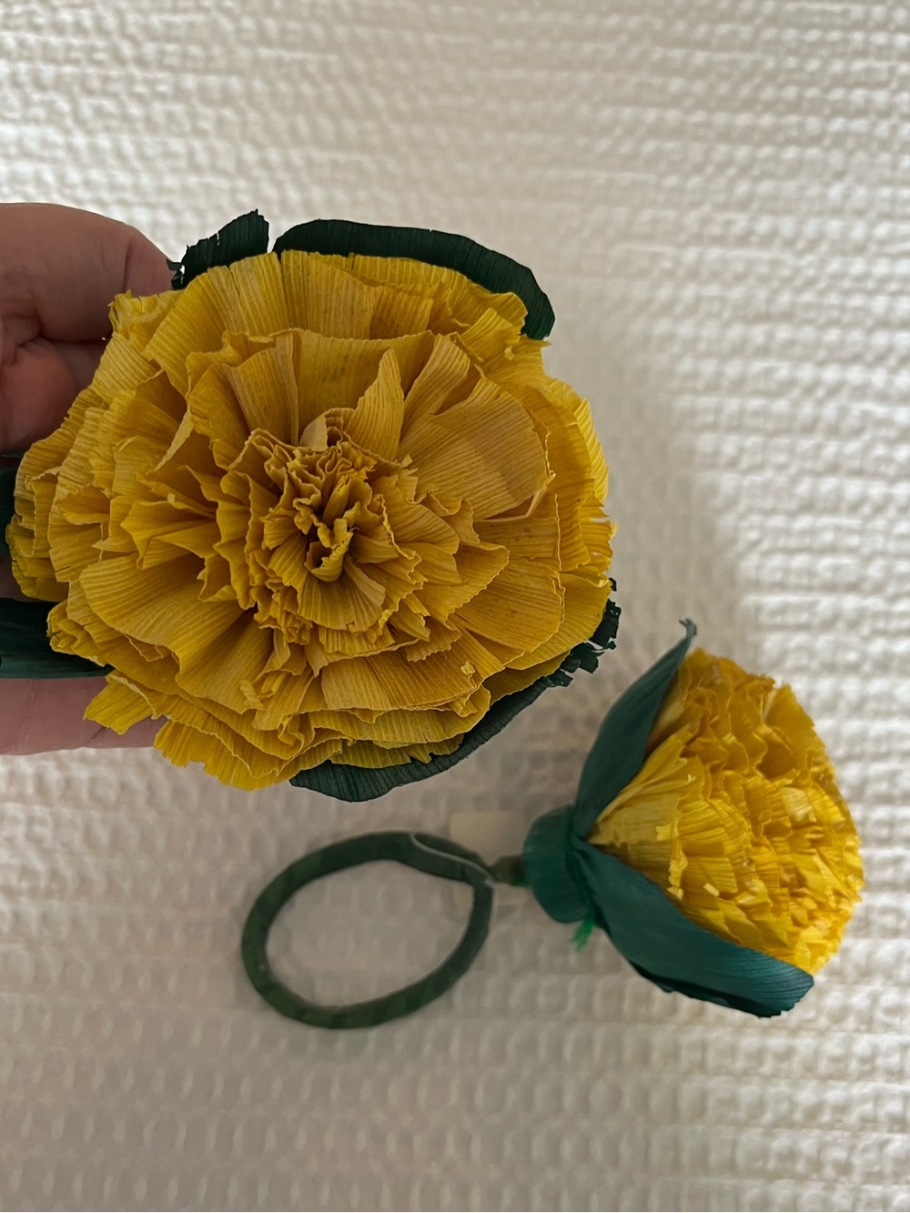 NWT Crate & Barrel Yellow Paper Flower Napkin Rings - Set of 2